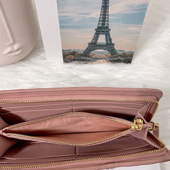 Miu Miu
Pink continental wallet - Picture 12 of 16